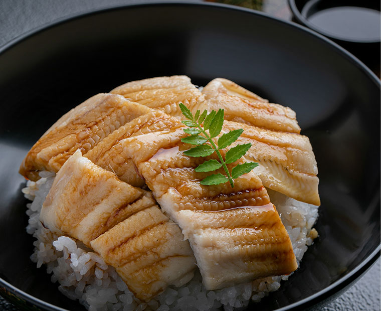 蒸し穴子丼